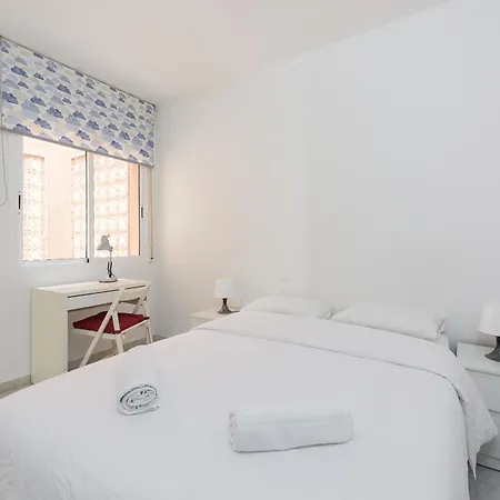 Stylish 2-bed With Large Terrace & Pool Marbella