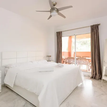 Apartamento Stylish 2-bed With Large Terrace & Pool *