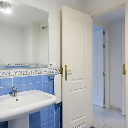 Apartamento Stylish 2-bed With Large Terrace & Pool *