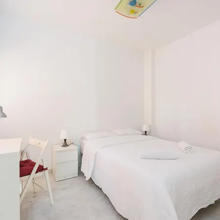 Stylish 2-bed With Large Terrace & Pool Apartamento Marbella