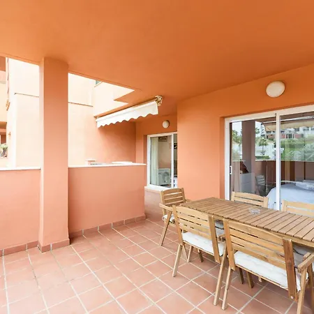 Apartment Stylish 2-bed With Large Terrace & Pool Marbella