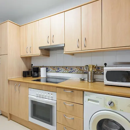 Stylish 2-bed With Large Terrace & Pool Apartamento Marbella