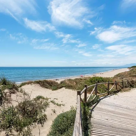 Apartamento Stylish 2-bed With Large Terrace & Pool