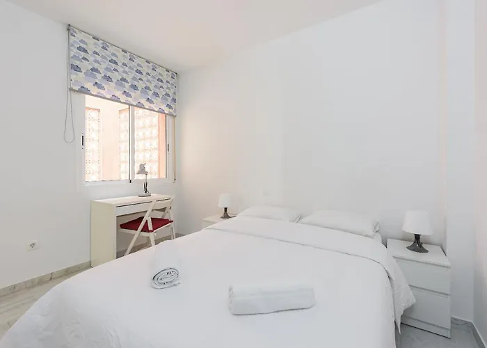 Stylish 2-bed With Large Terrace & Pool Marbella