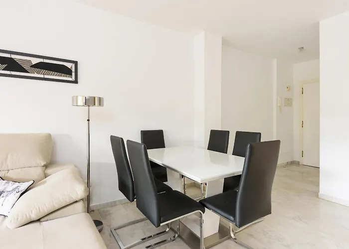 Apartment Stylish 2-bed With Large Terrace & Pool