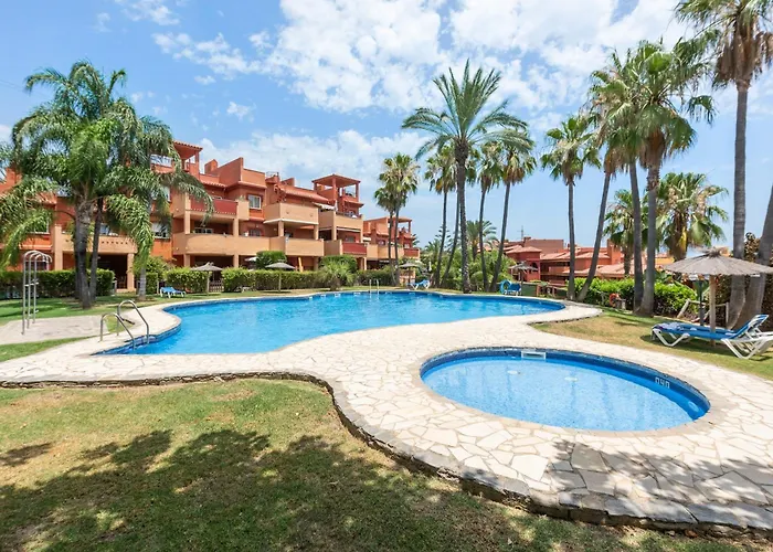 Stylish 2-bed With Large Terrace & Pool Marbella